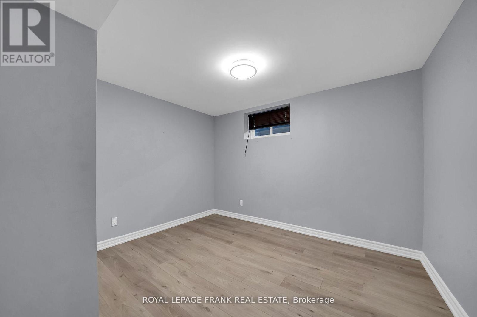 












BSMT - 754 TENNYSON AVENUE

,
Oshawa (Donevan),




Ontario
L1H3K6

