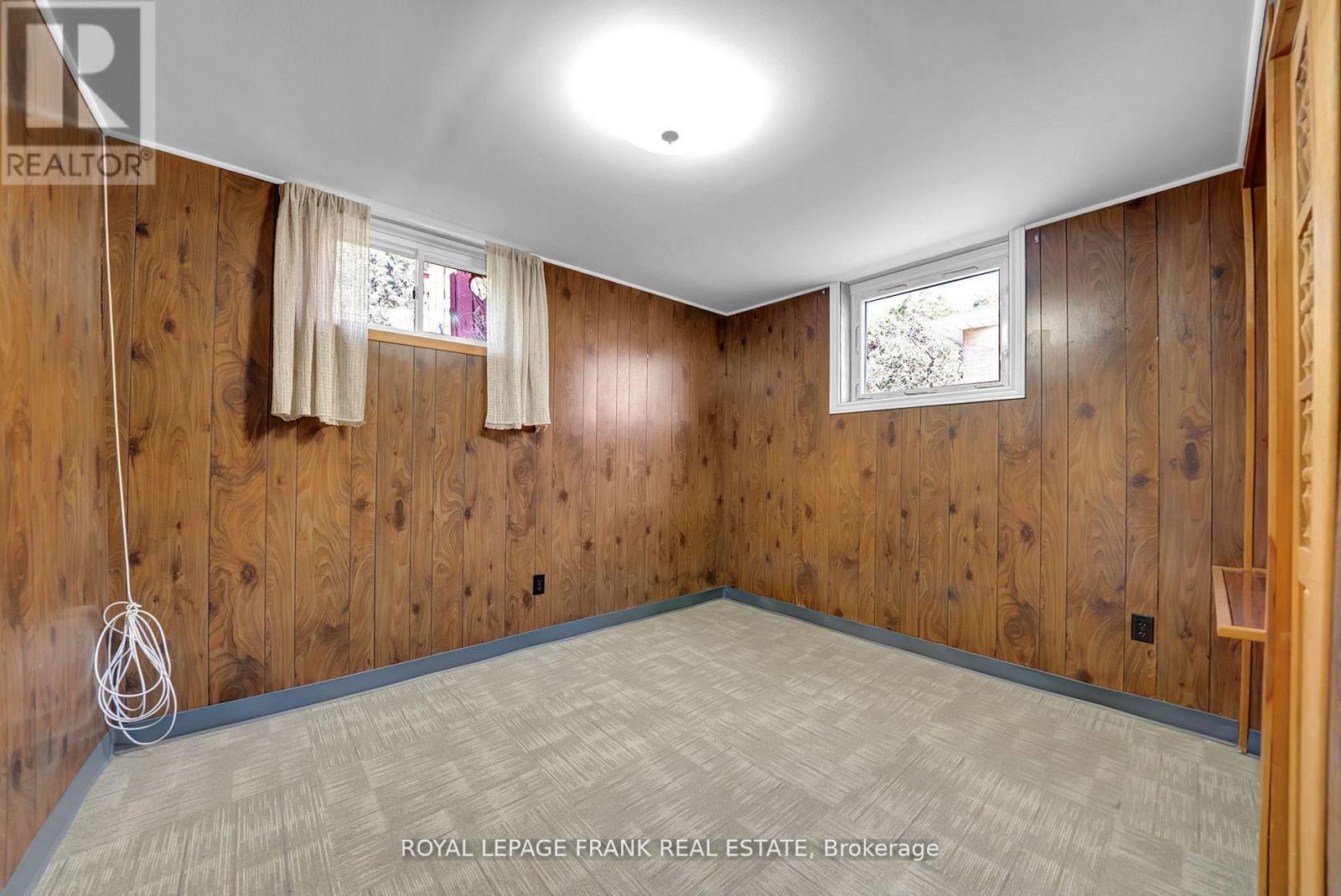 












BSMT - 754 TENNYSON AVENUE

,
Oshawa (Donevan),




Ontario
L1H3K6

