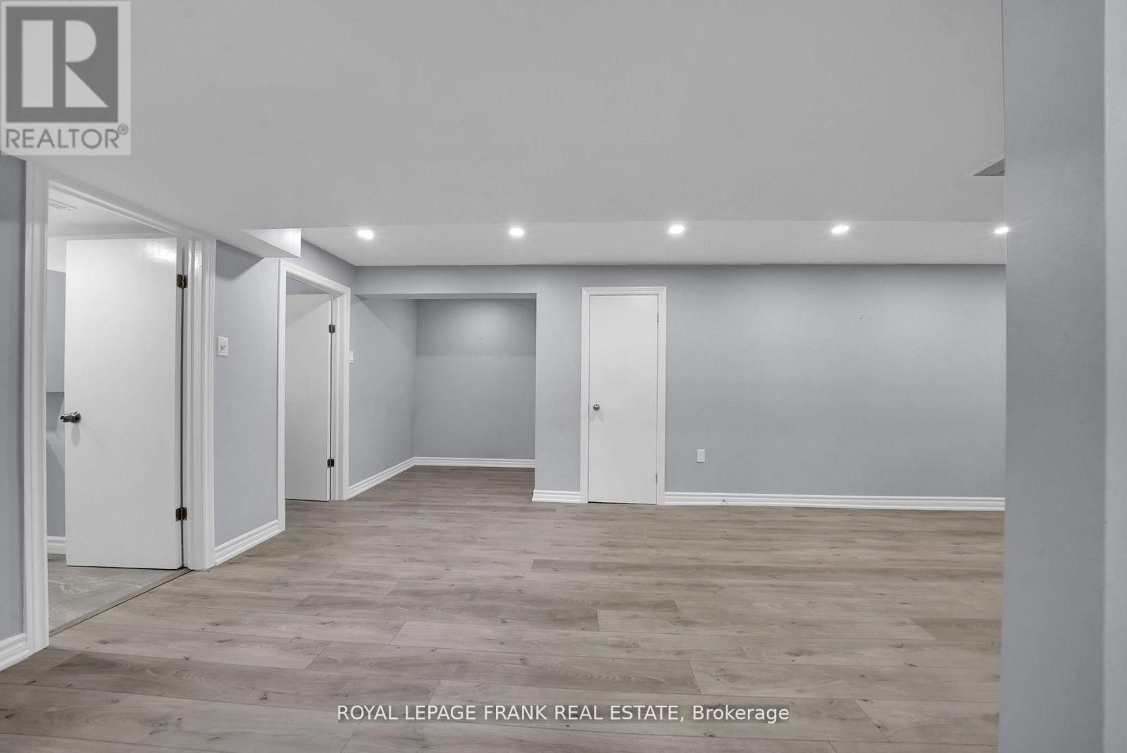 












BSMT - 754 TENNYSON AVENUE

,
Oshawa (Donevan),




Ontario
L1H3K6

