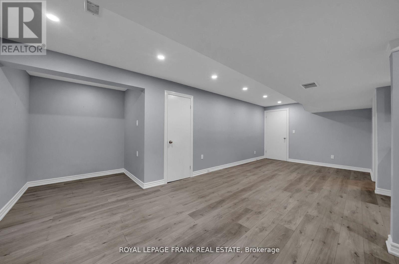 












BSMT - 754 TENNYSON AVENUE

,
Oshawa (Donevan),




Ontario
L1H3K6

