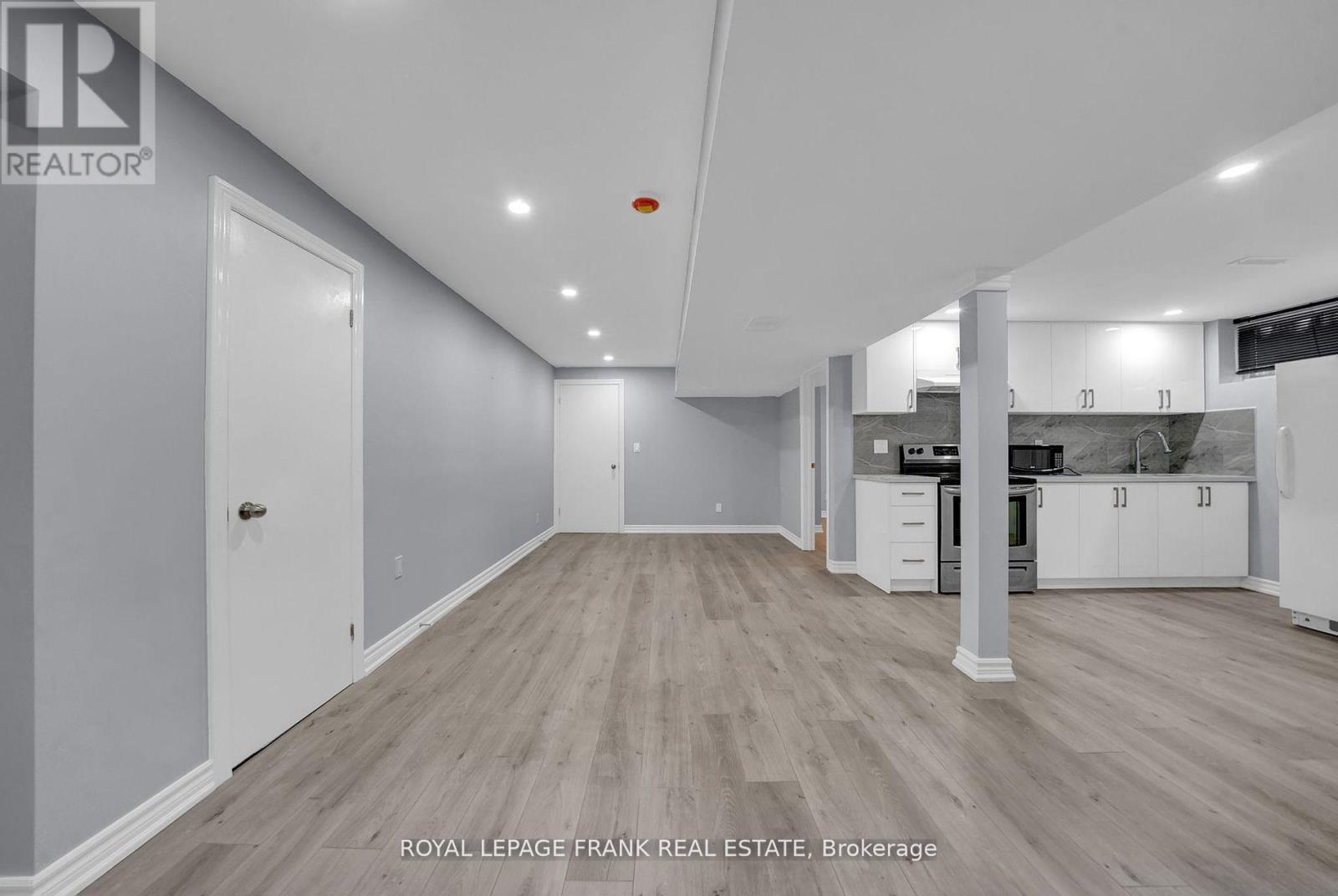 












BSMT - 754 TENNYSON AVENUE

,
Oshawa (Donevan),




Ontario
L1H3K6

