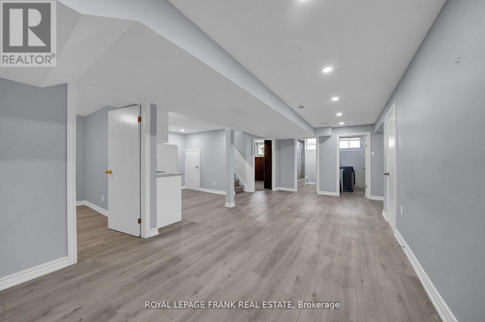 












BSMT - 754 TENNYSON AVENUE

,
Oshawa (Donevan),




Ontario
L1H3K6

