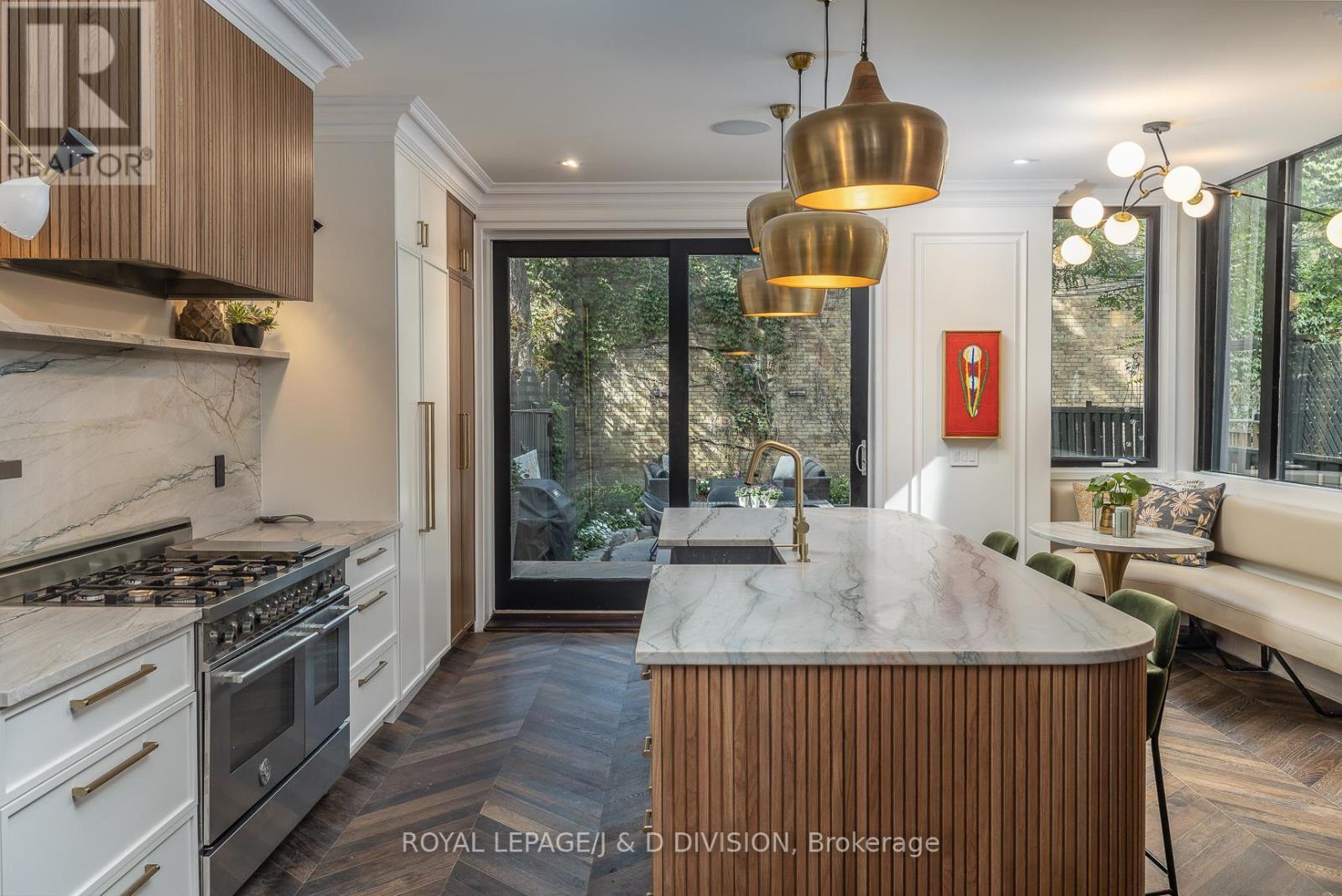 












40 BERNARD AVENUE

,
Toronto,




Ontario
M5R1R2

