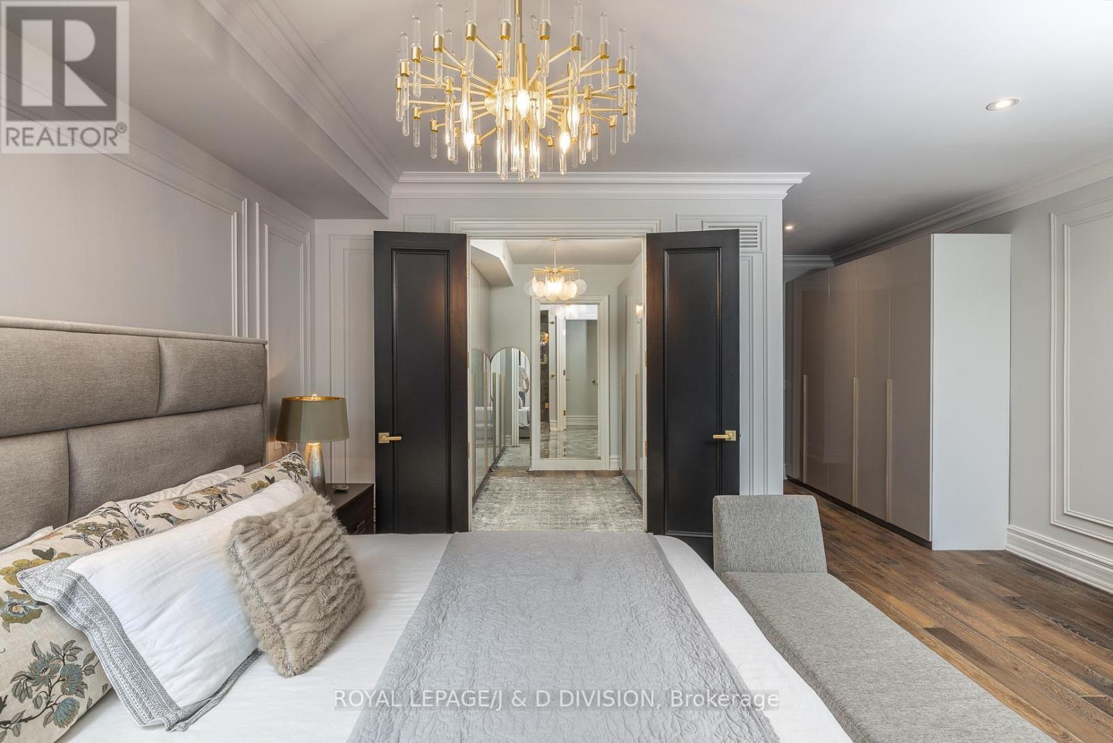 












40 BERNARD AVENUE

,
Toronto,




Ontario
M5R1R2

