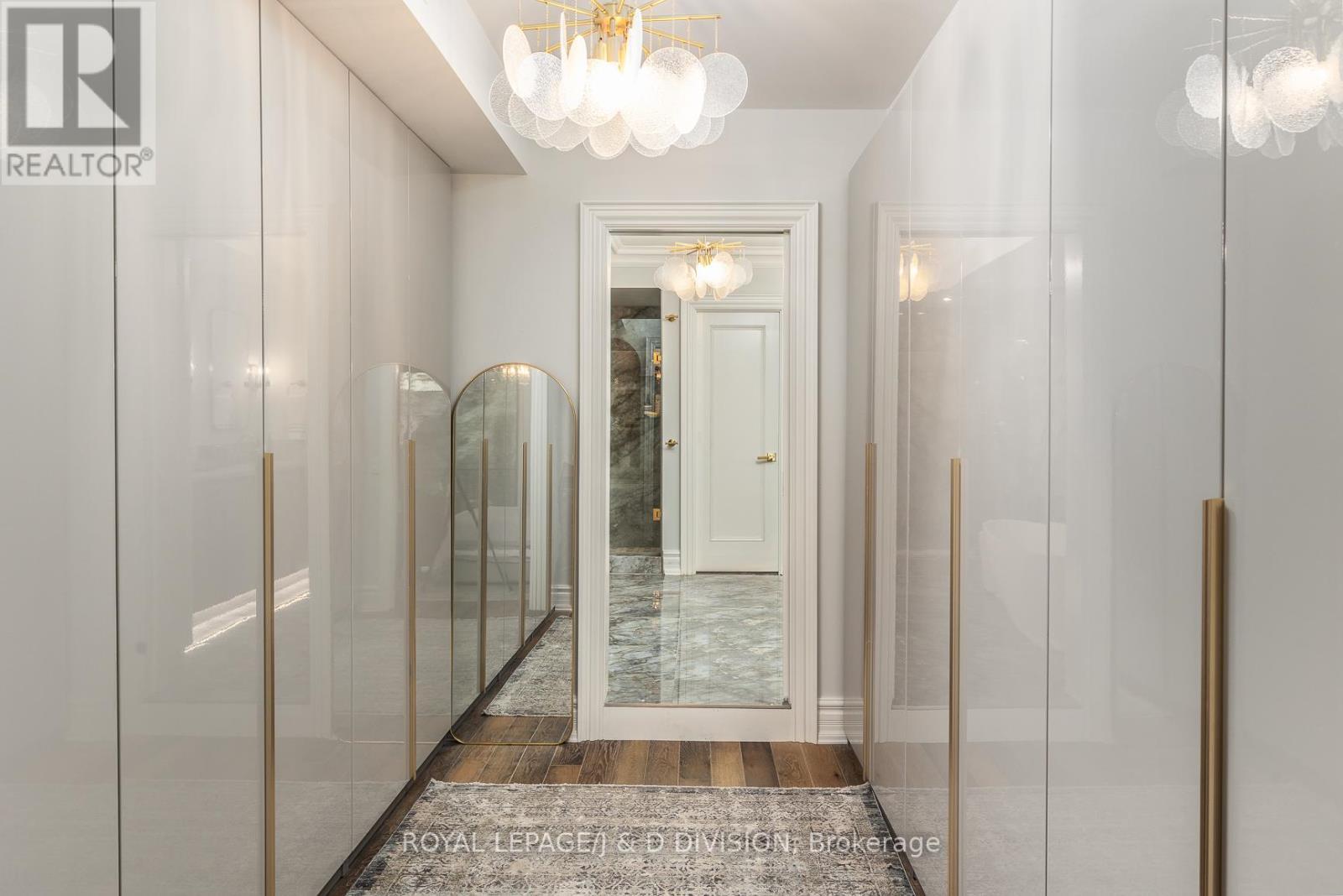 












40 BERNARD AVENUE

,
Toronto,




Ontario
M5R1R2

