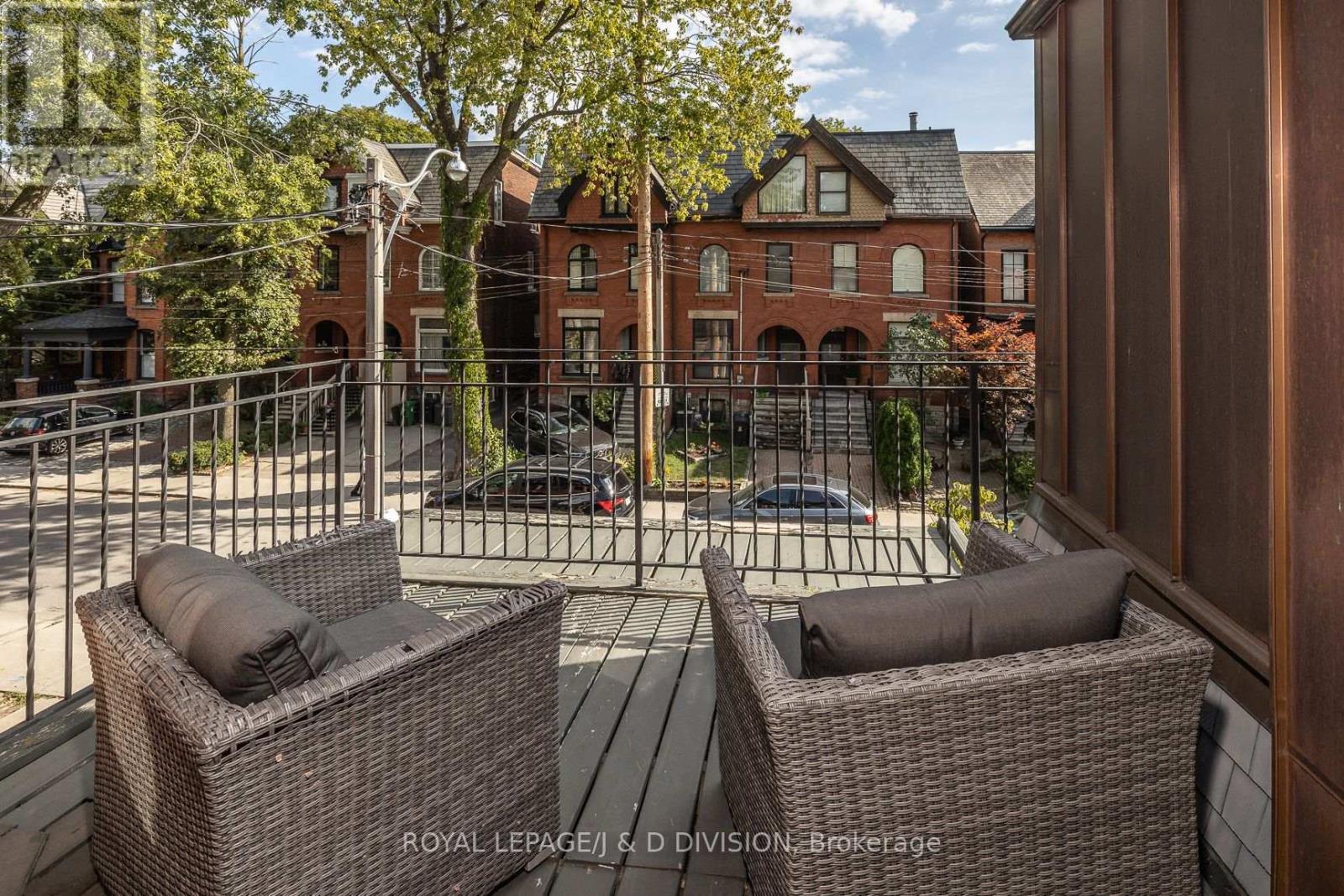 












40 BERNARD AVENUE

,
Toronto,




Ontario
M5R1R2

