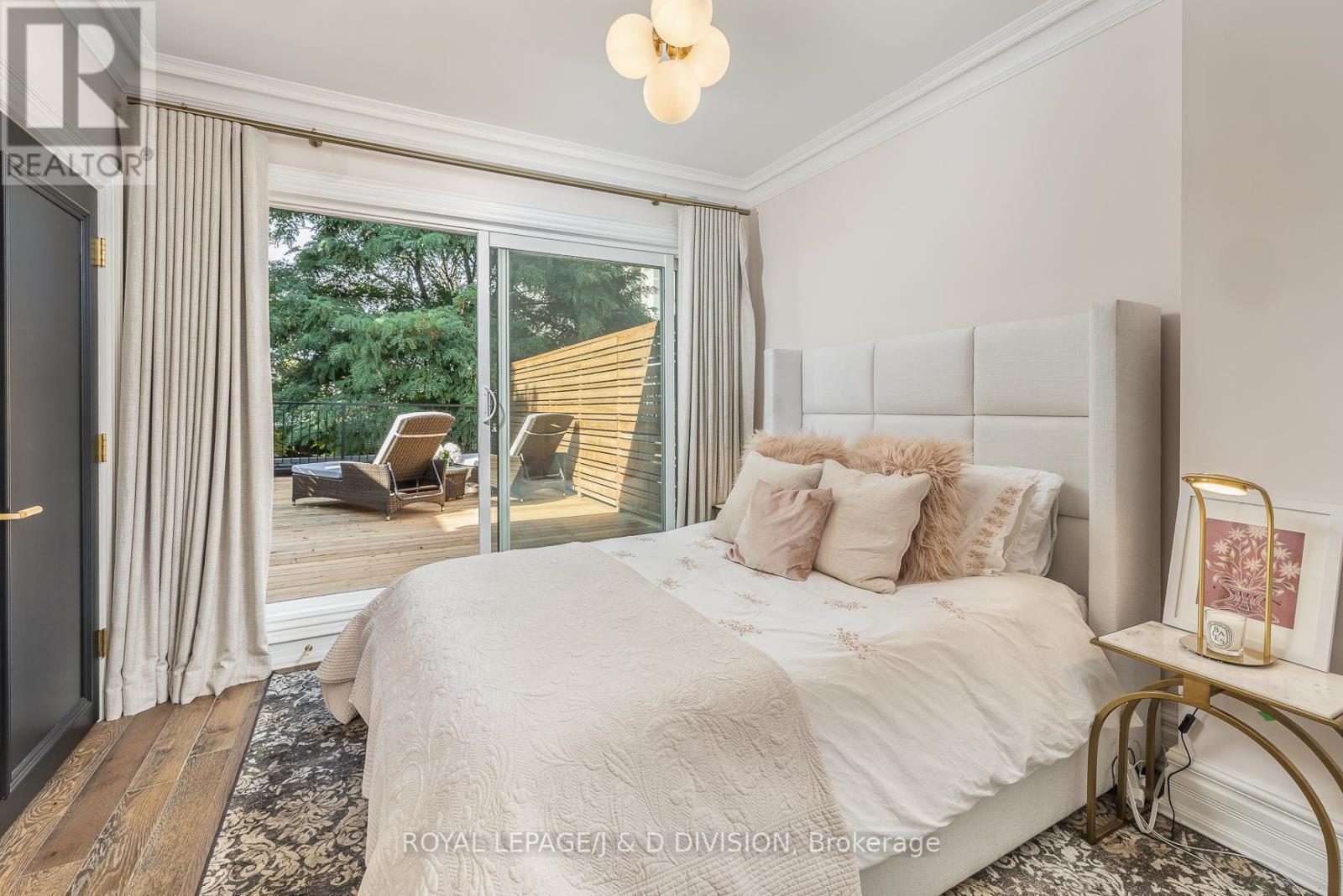 












40 BERNARD AVENUE

,
Toronto,




Ontario
M5R1R2

