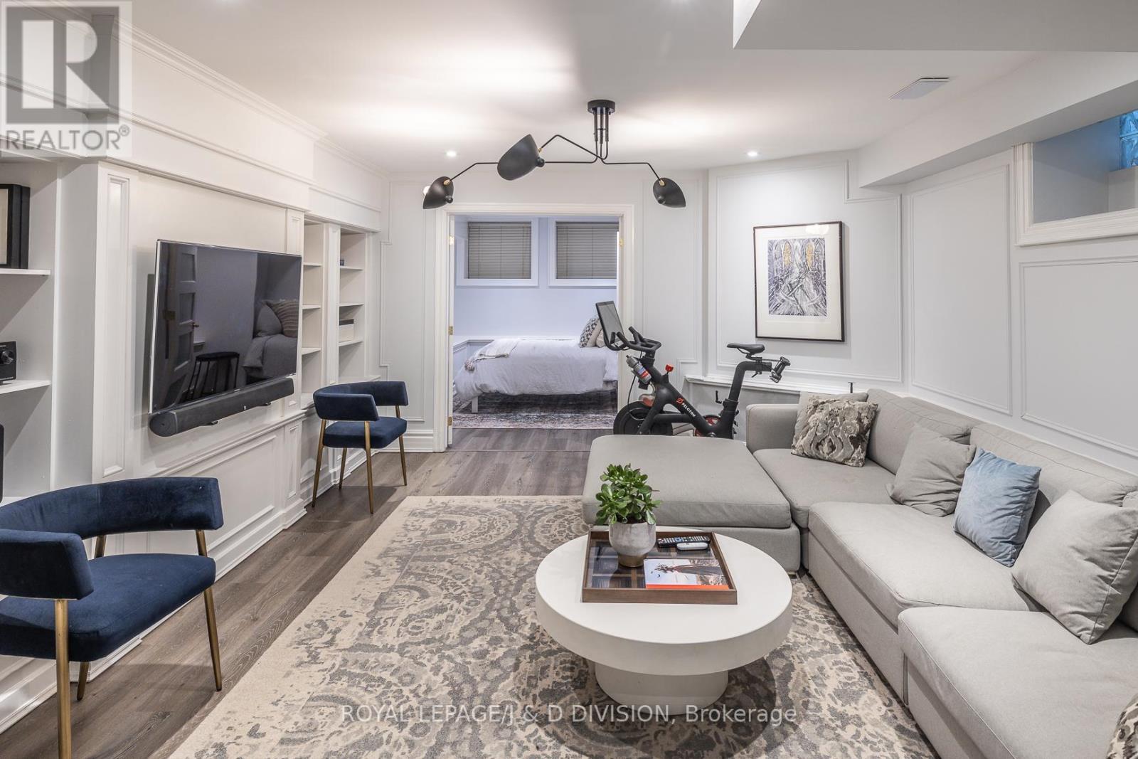 












40 BERNARD AVENUE

,
Toronto,




Ontario
M5R1R2

