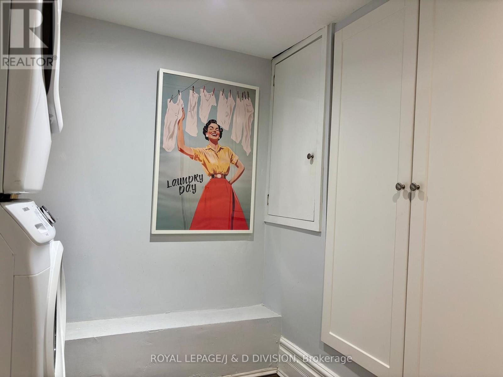 












40 BERNARD AVENUE

,
Toronto,




Ontario
M5R1R2

