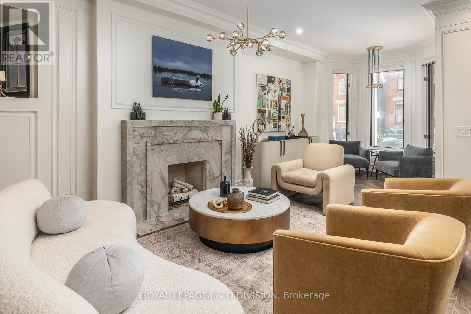 












40 BERNARD AVENUE

,
Toronto,




Ontario
M5R1R2

