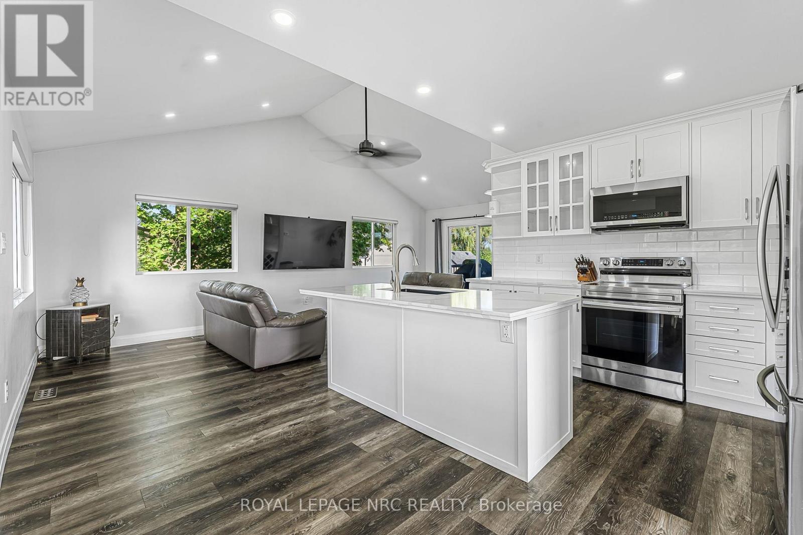 












72654 REGIONAL RD 27 ROAD

,
Wainfleet (Marshville/Winger),




Ontario
L0R2J0

