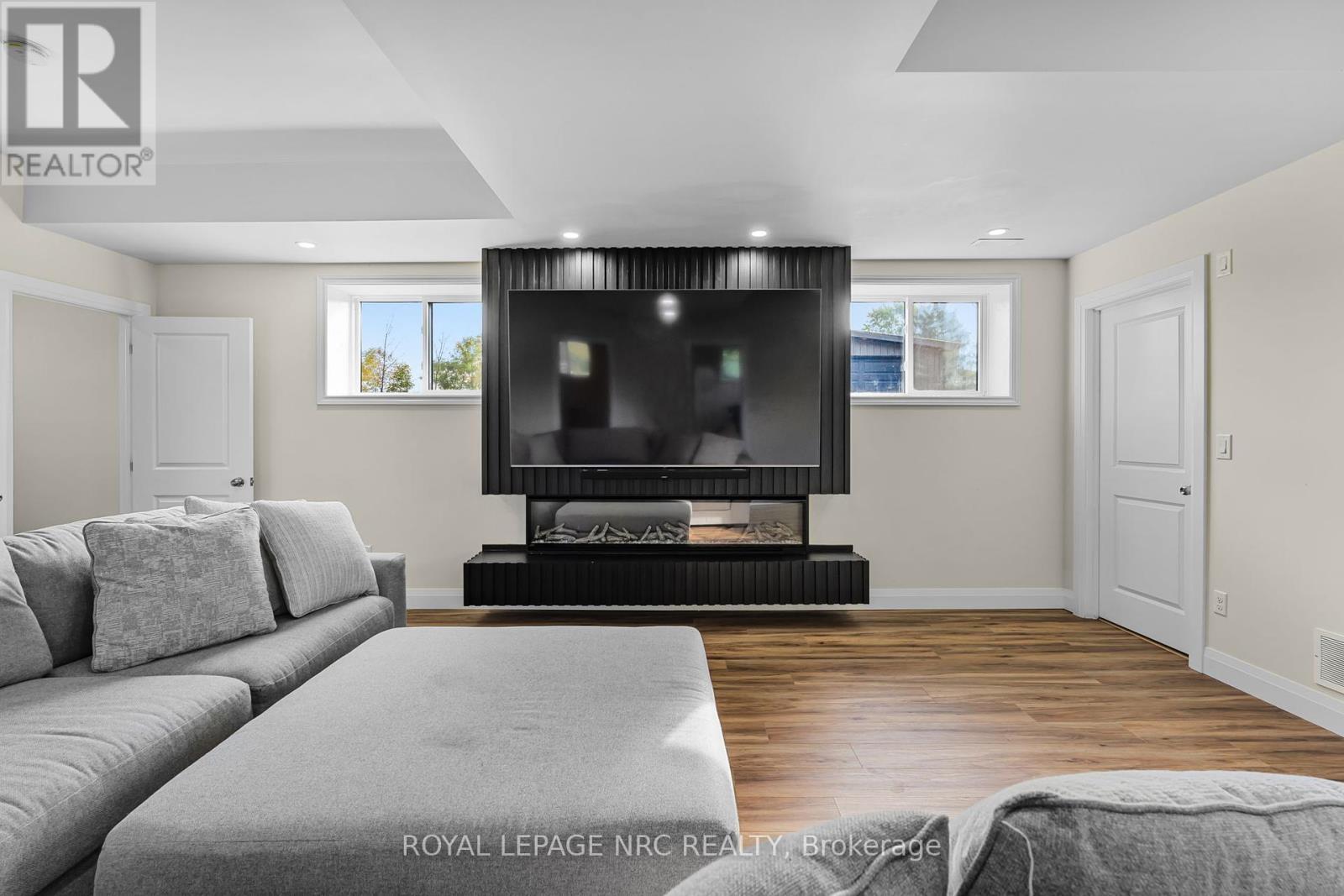 












72654 REGIONAL RD 27 ROAD

,
Wainfleet (Marshville/Winger),




Ontario
L0R2J0

