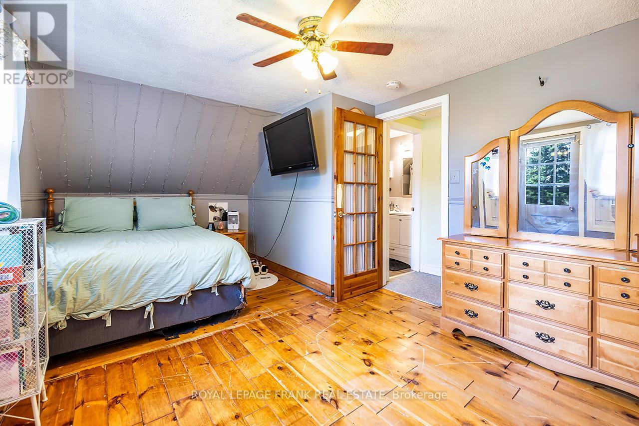 












16 SHELLEY DRIVE

,
Kawartha Lakes (Mariposa),




Ontario
K0M2C0

