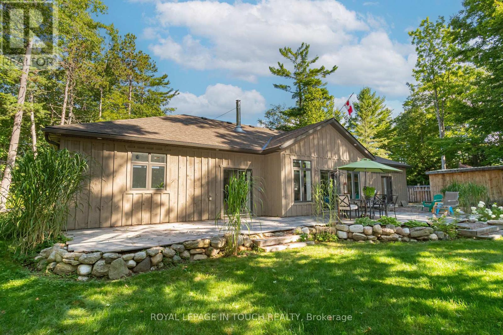 












1 SPRUCE STREET

,
Tiny,




Ontario
L0L1P0

