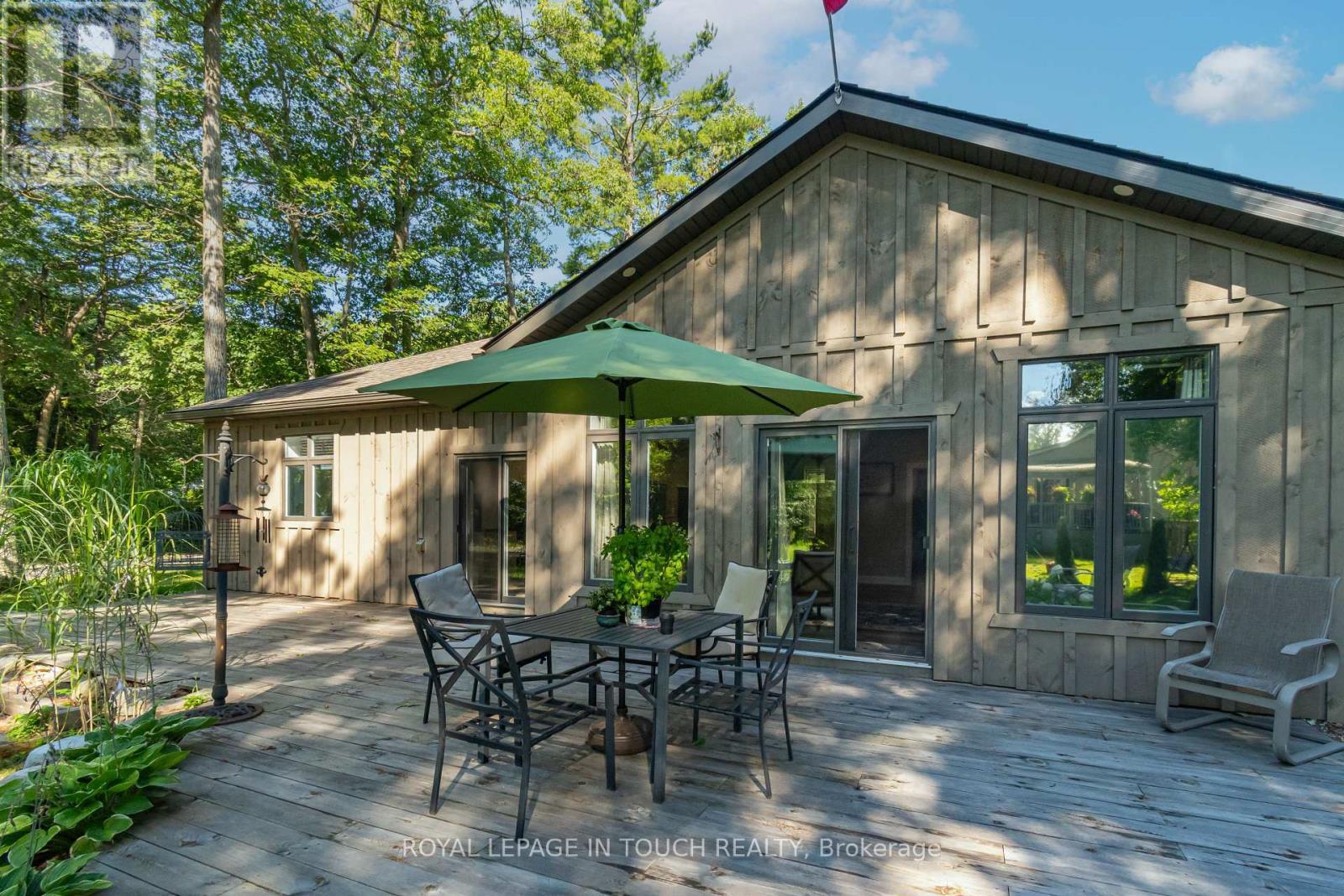 












1 SPRUCE STREET

,
Tiny,




Ontario
L0L1P0

