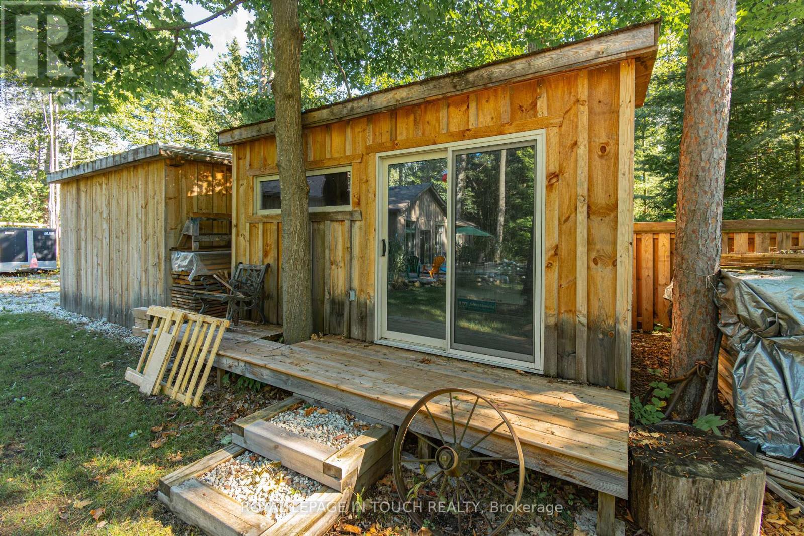 












1 SPRUCE STREET

,
Tiny,




Ontario
L0L1P0

