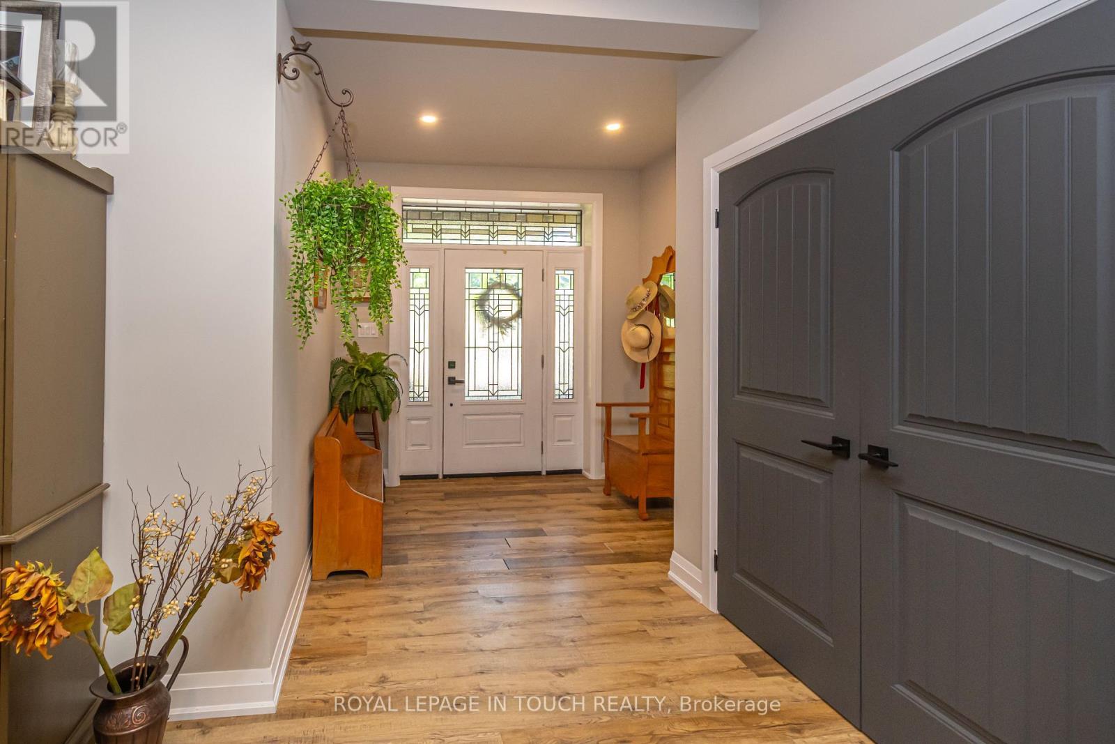 












1 SPRUCE STREET

,
Tiny,




Ontario
L0L1P0

