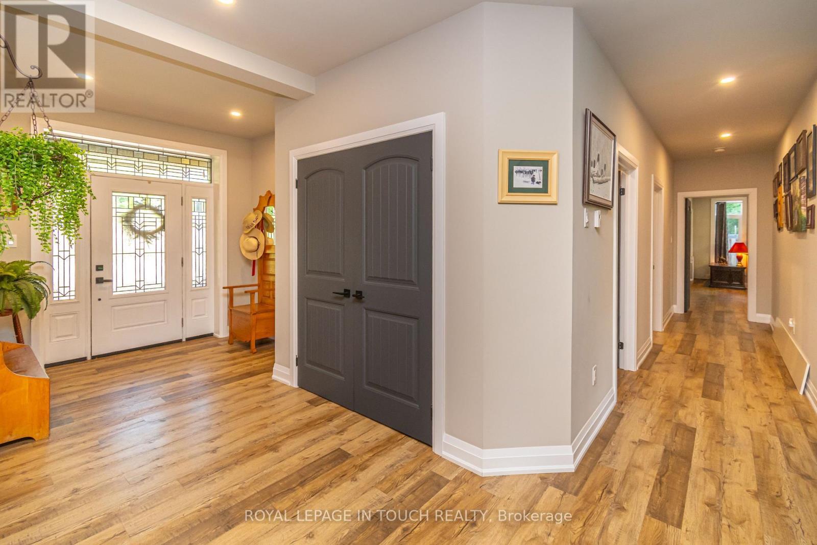 












1 SPRUCE STREET

,
Tiny,




Ontario
L0L1P0

