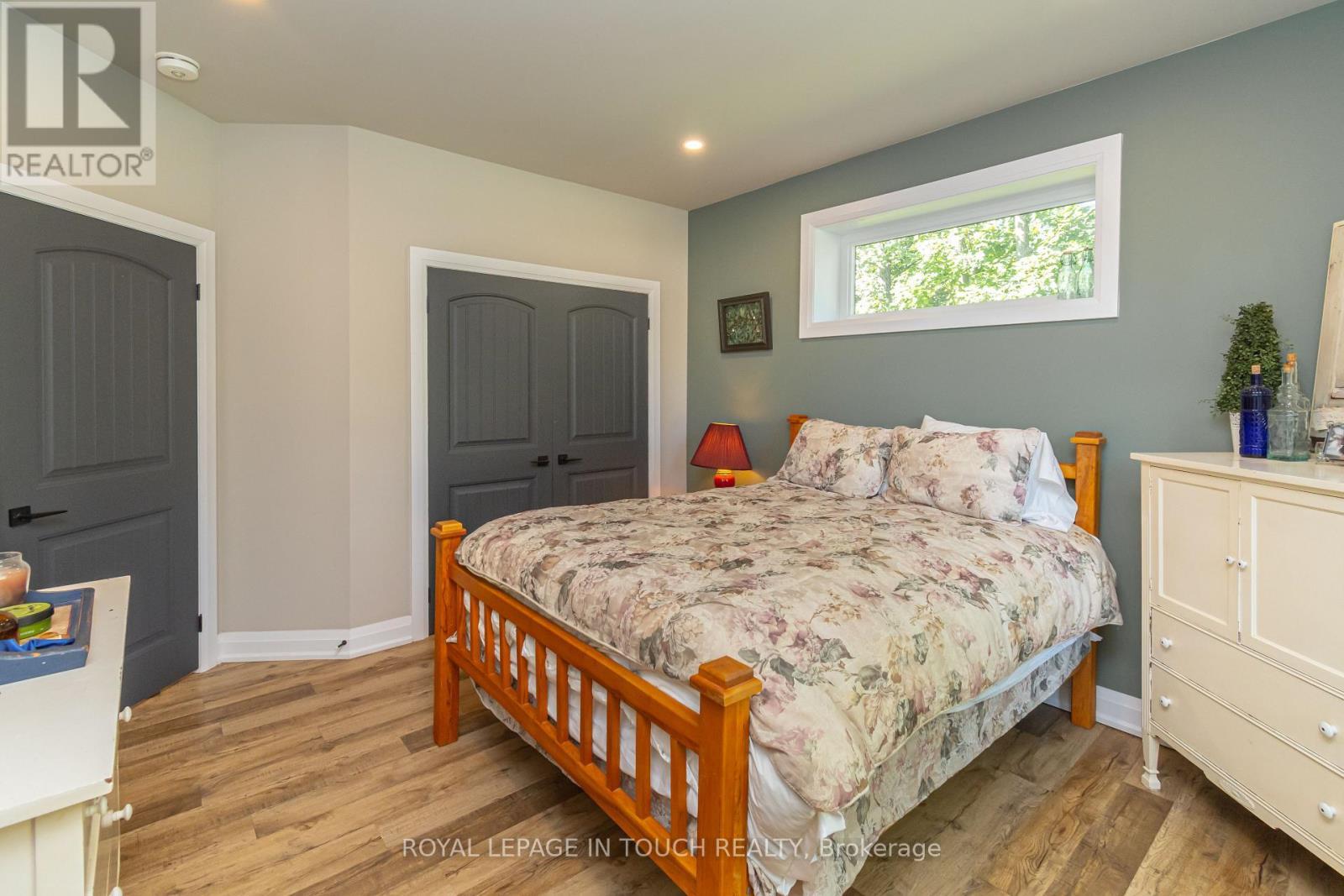 












1 SPRUCE STREET

,
Tiny,




Ontario
L0L1P0

