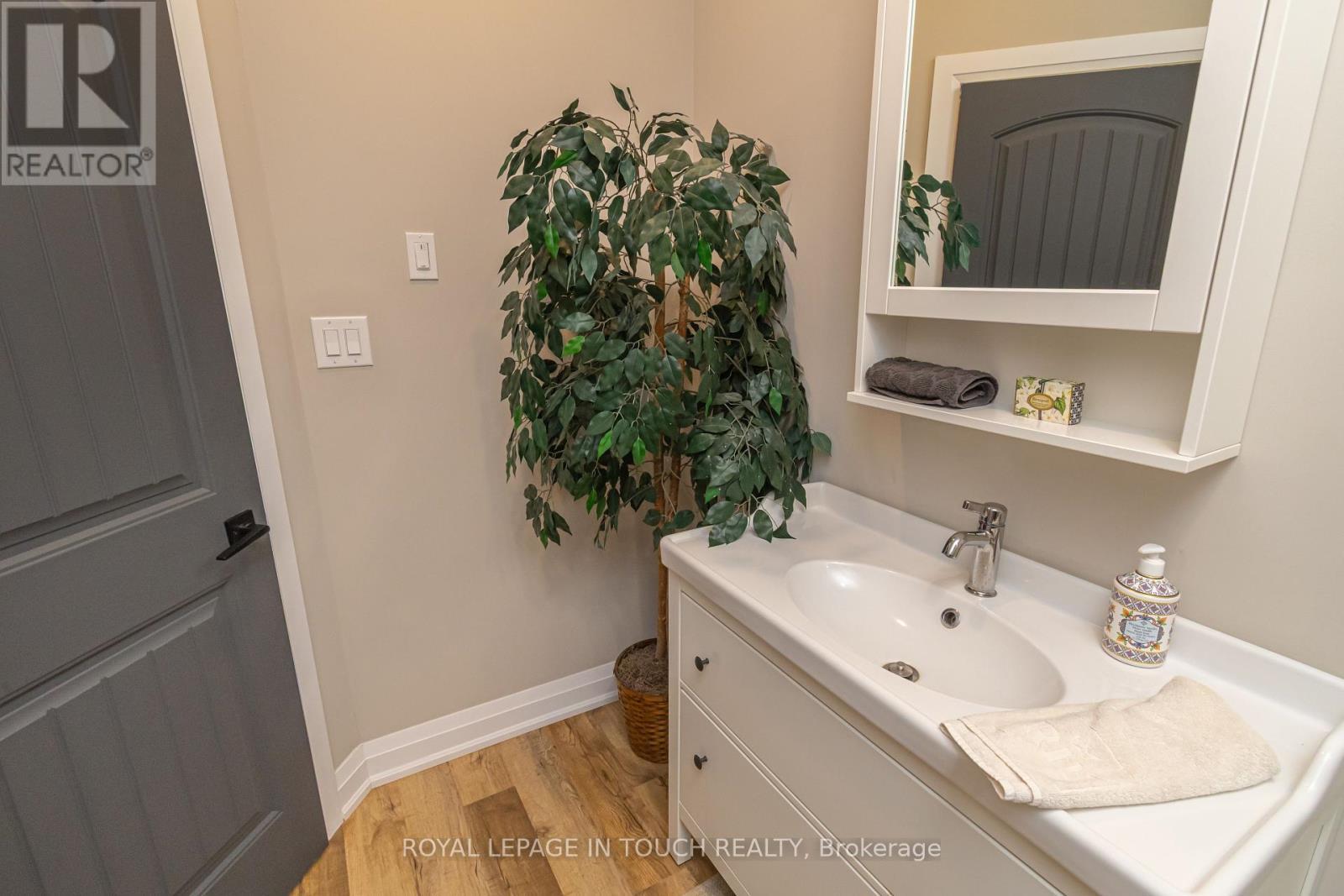 












1 SPRUCE STREET

,
Tiny,




Ontario
L0L1P0

