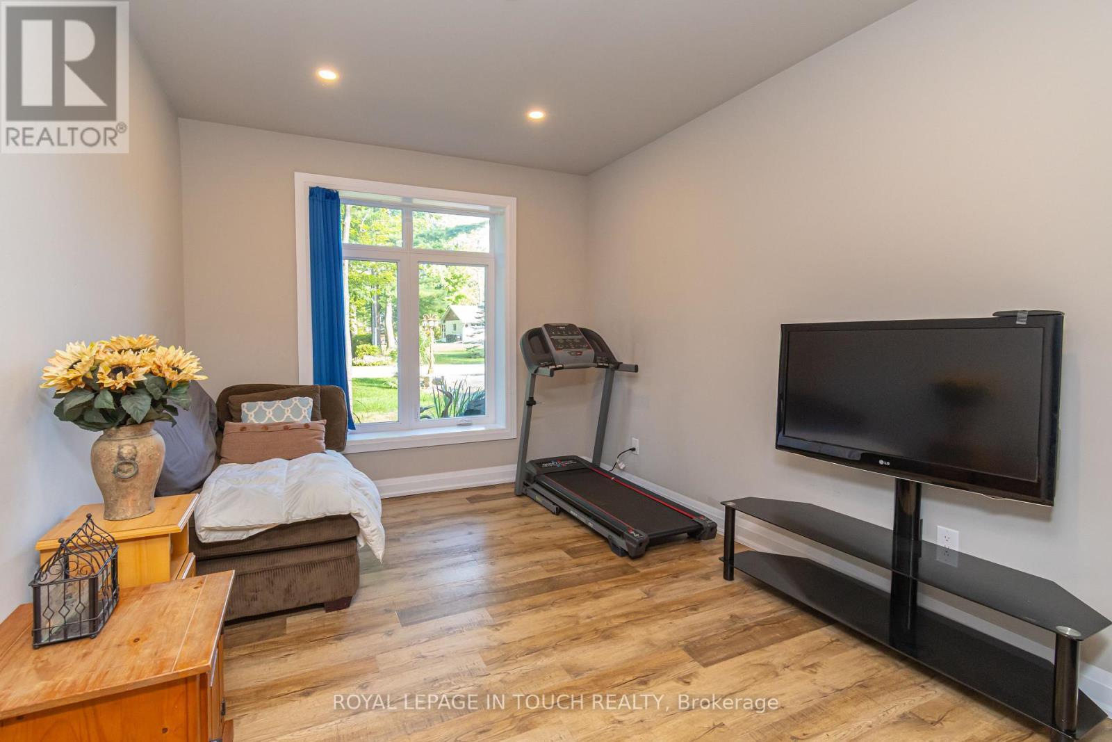 












1 SPRUCE STREET

,
Tiny,




Ontario
L0L1P0

