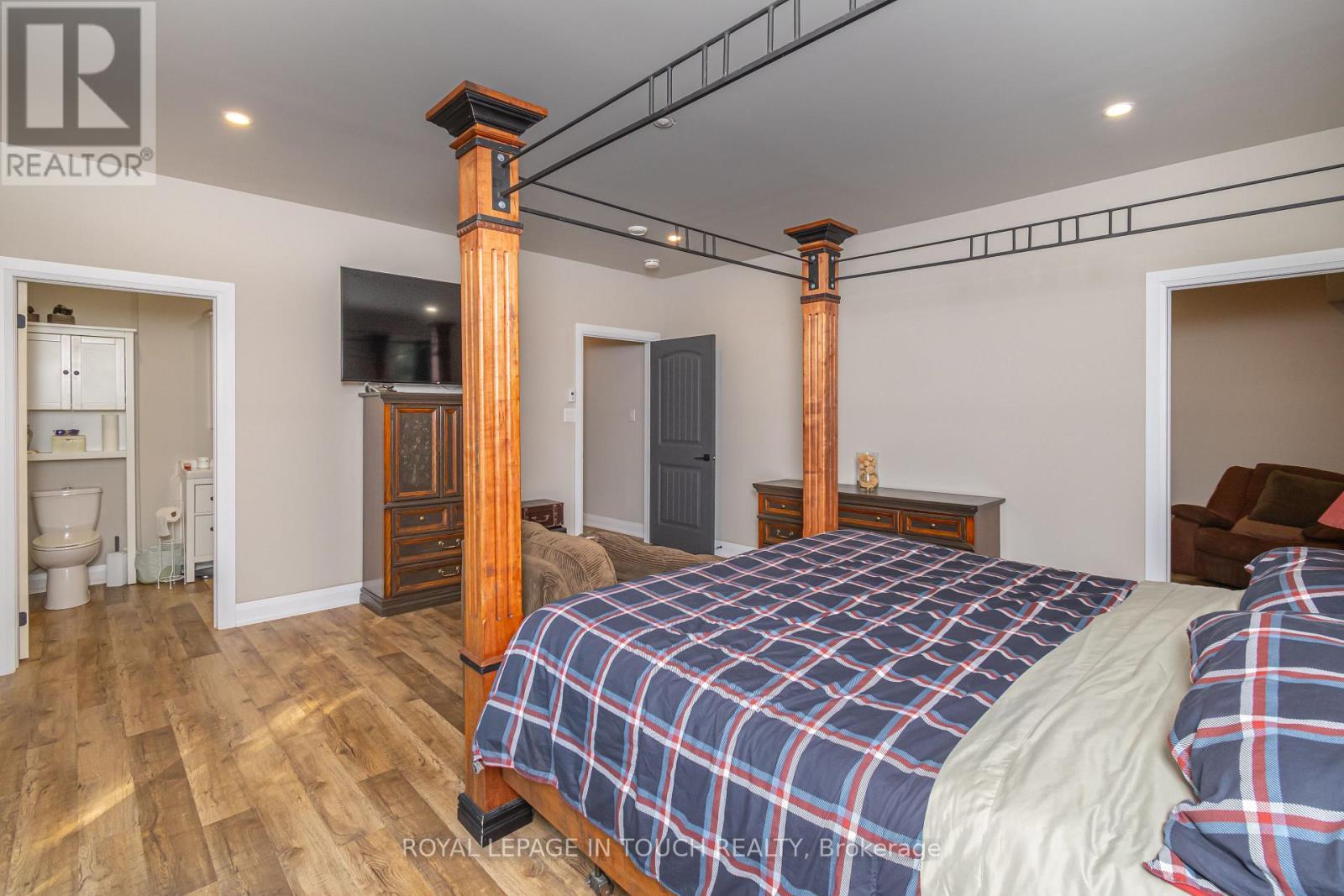 












1 SPRUCE STREET

,
Tiny,




Ontario
L0L1P0

