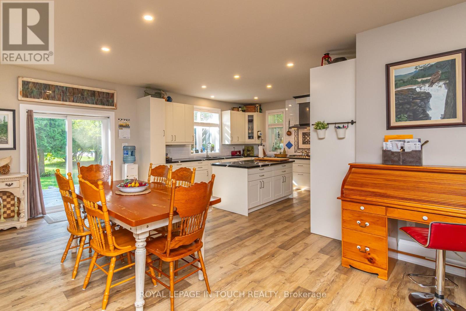 












1 SPRUCE STREET

,
Tiny,




Ontario
L0L1P0

