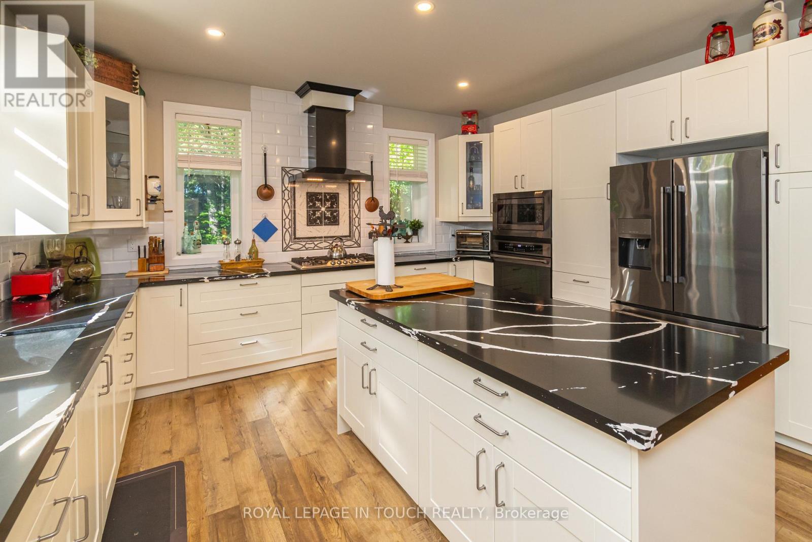 












1 SPRUCE STREET

,
Tiny,




Ontario
L0L1P0

