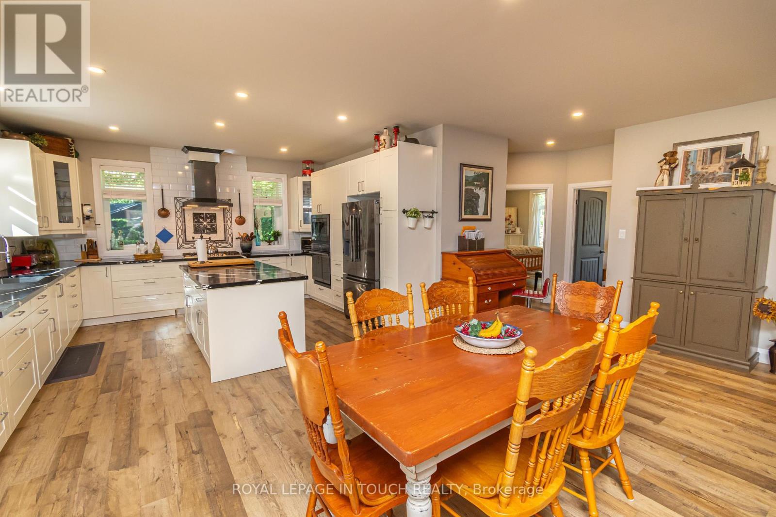 












1 SPRUCE STREET

,
Tiny,




Ontario
L0L1P0

