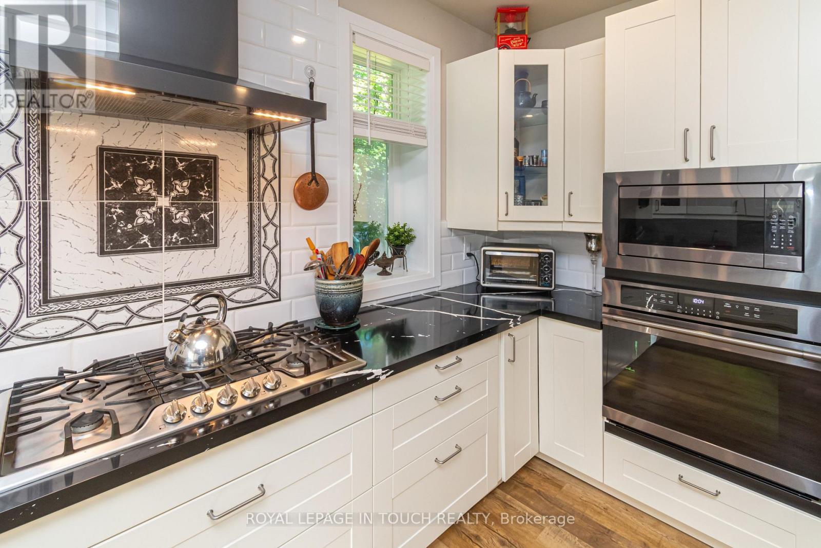 












1 SPRUCE STREET

,
Tiny,




Ontario
L0L1P0

