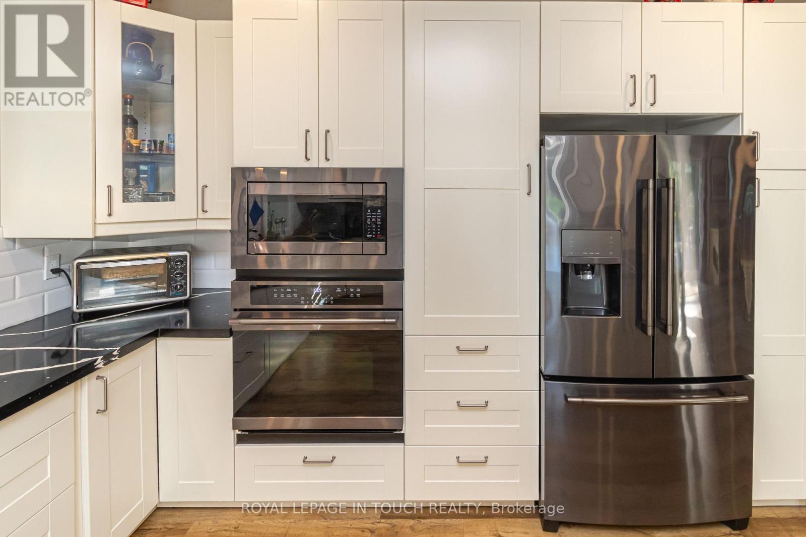 












1 SPRUCE STREET

,
Tiny,




Ontario
L0L1P0

