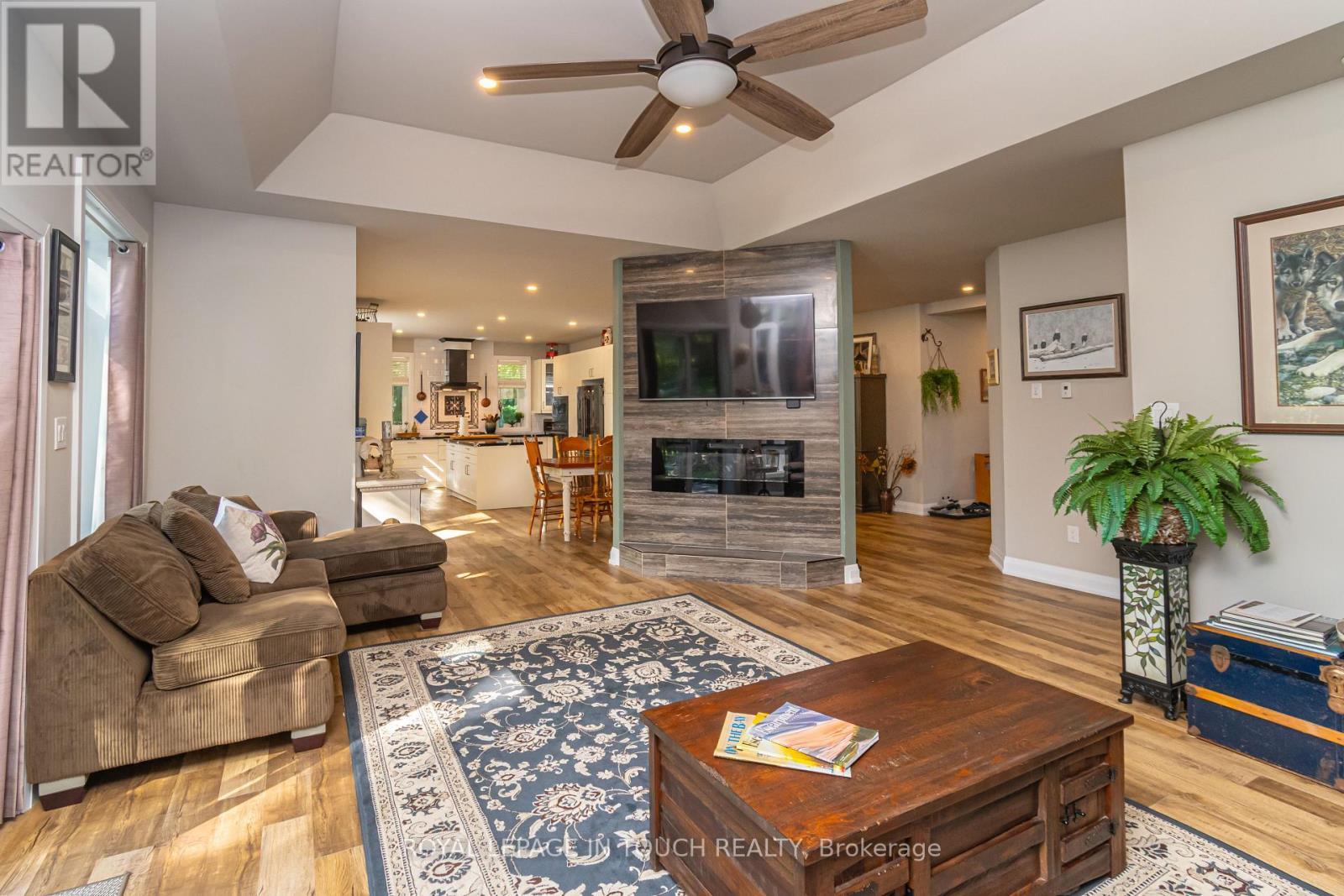 












1 SPRUCE STREET

,
Tiny,




Ontario
L0L1P0

