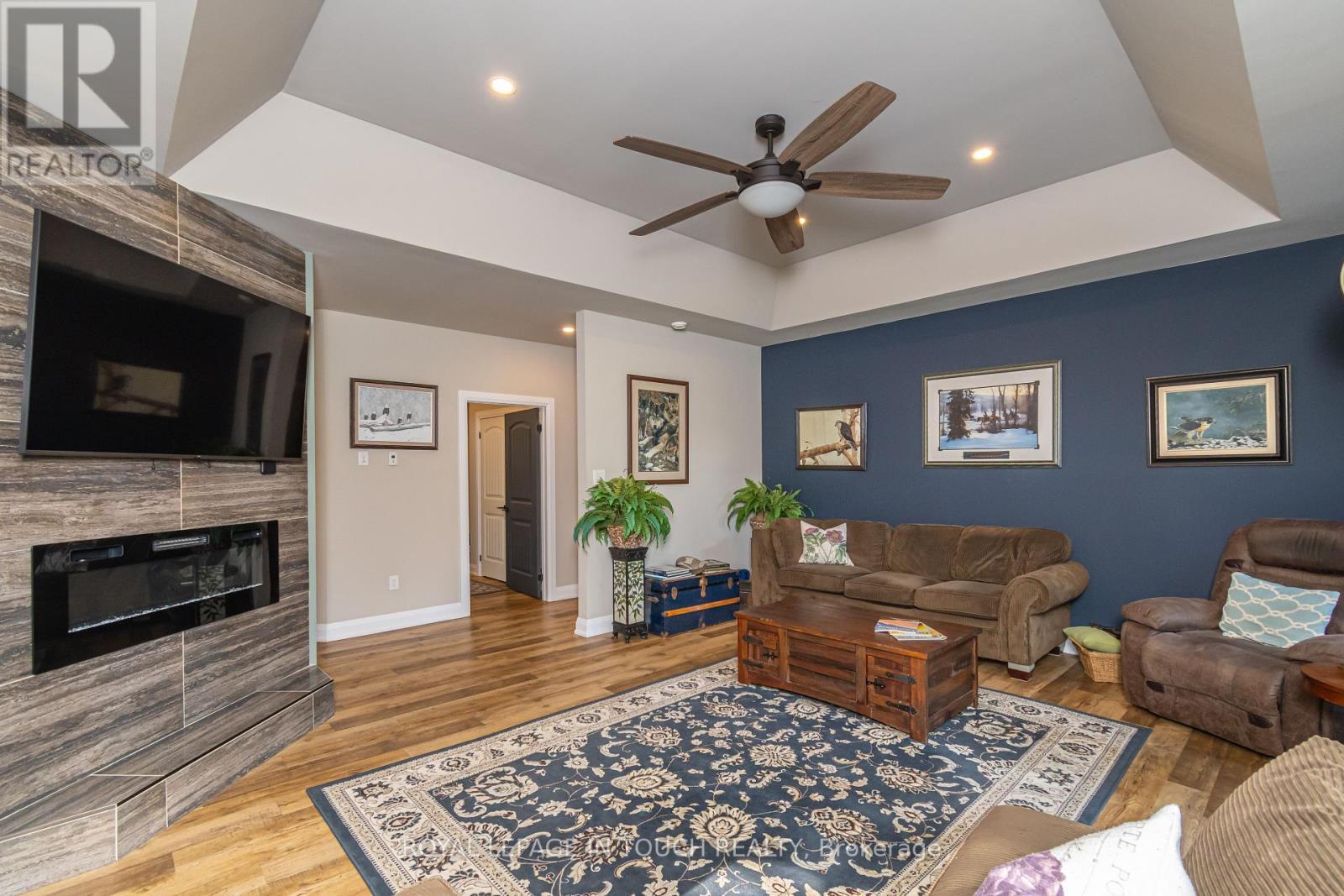 












1 SPRUCE STREET

,
Tiny,




Ontario
L0L1P0

