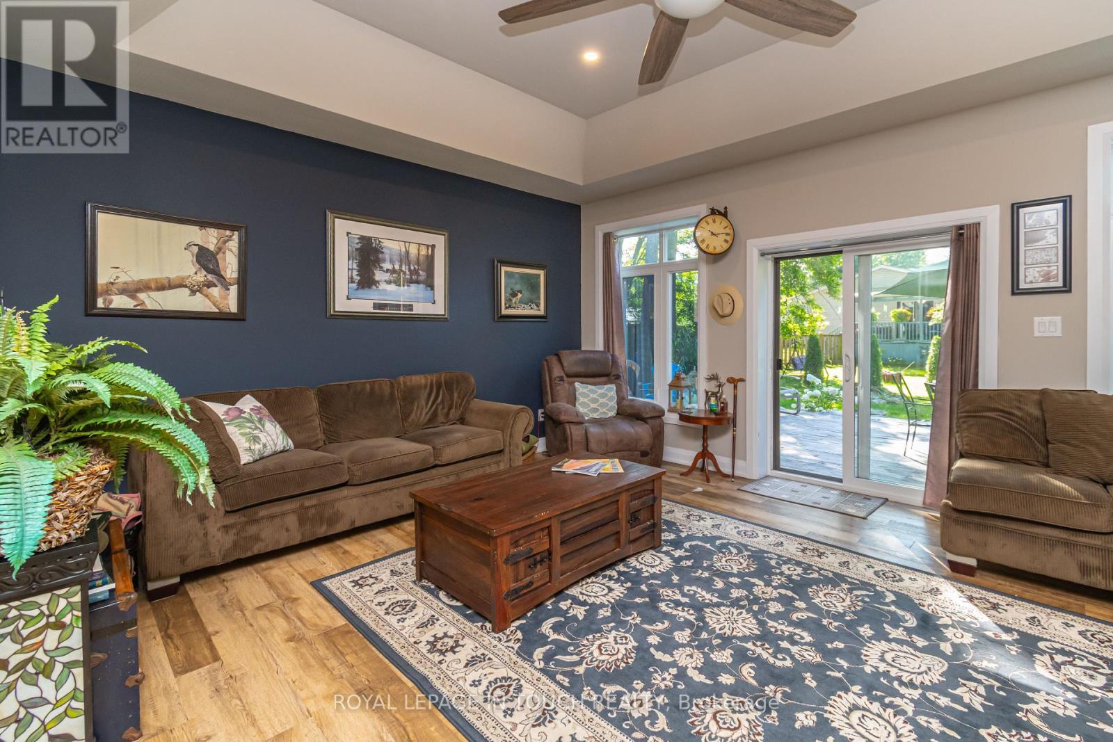 












1 SPRUCE STREET

,
Tiny,




Ontario
L0L1P0

