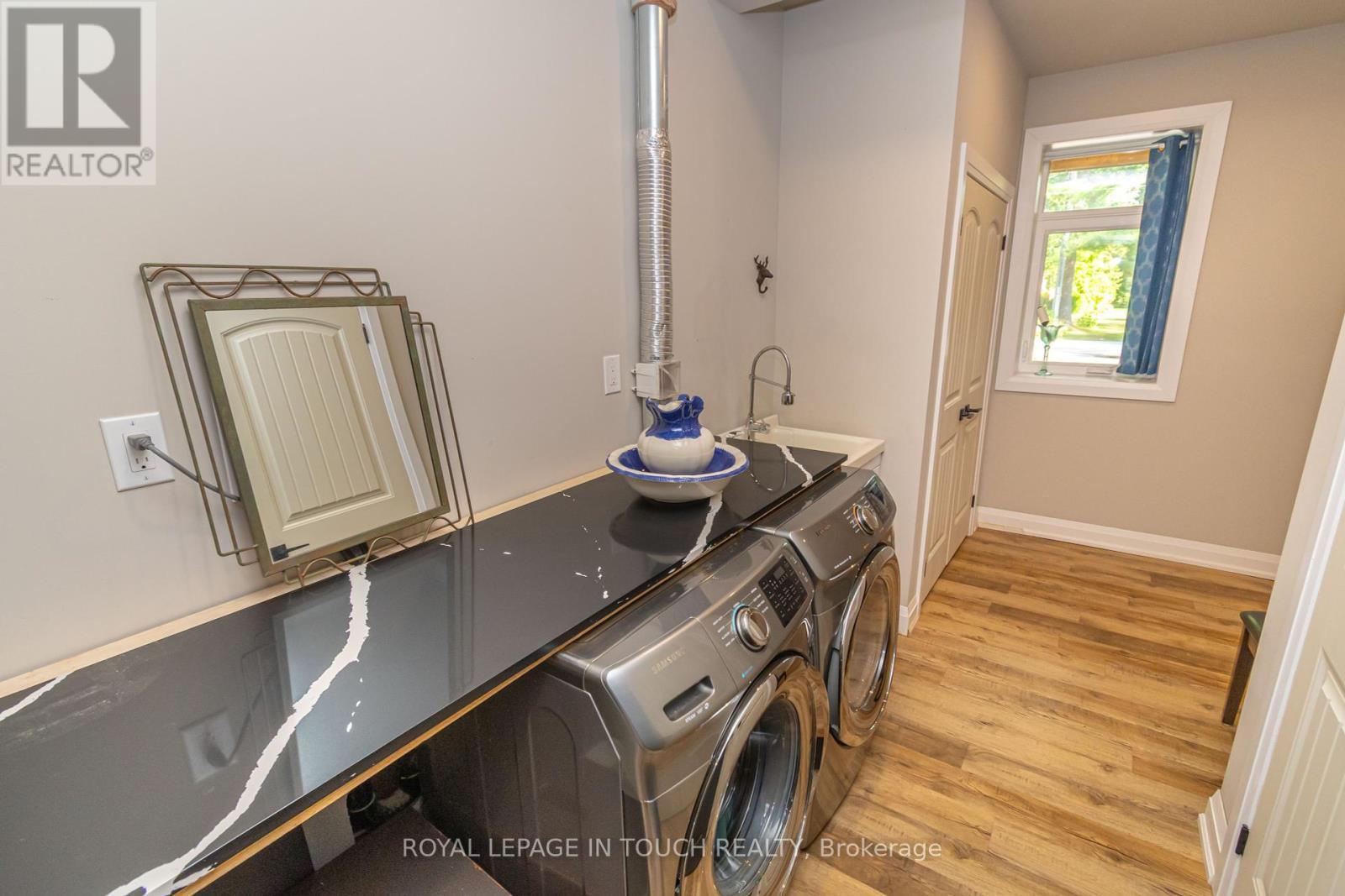 












1 SPRUCE STREET

,
Tiny,




Ontario
L0L1P0

