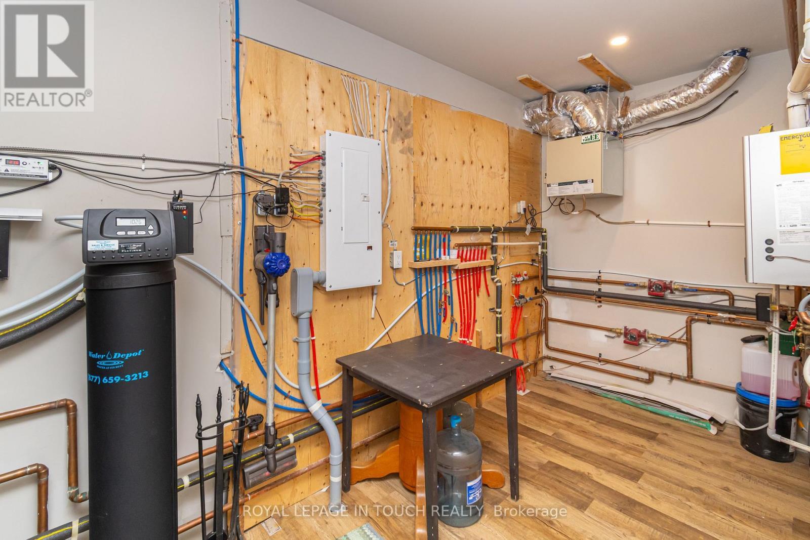 












1 SPRUCE STREET

,
Tiny,




Ontario
L0L1P0

