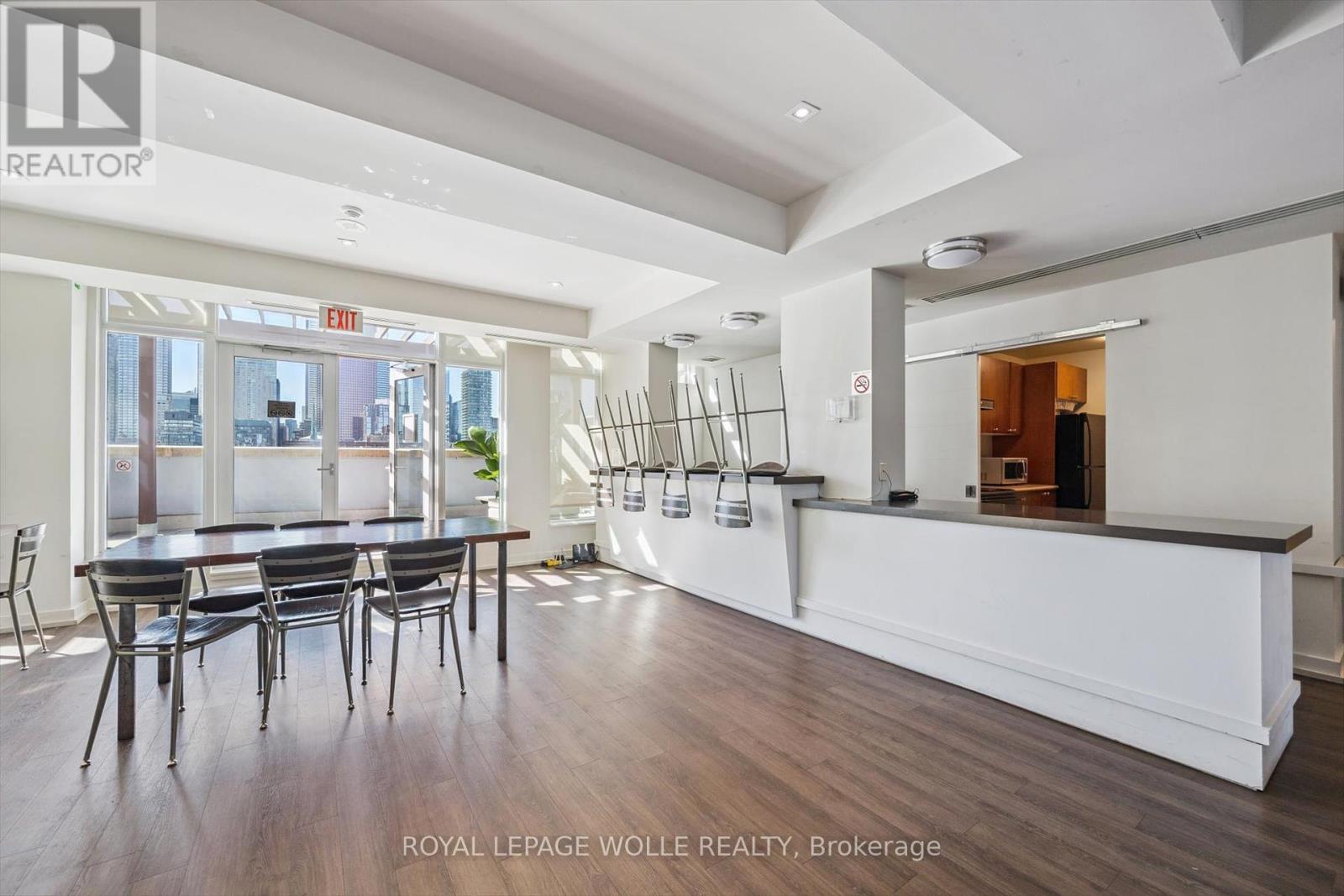 












1109 - 230 KING STREET E

,
Toronto,




Ontario
M5A1K5


