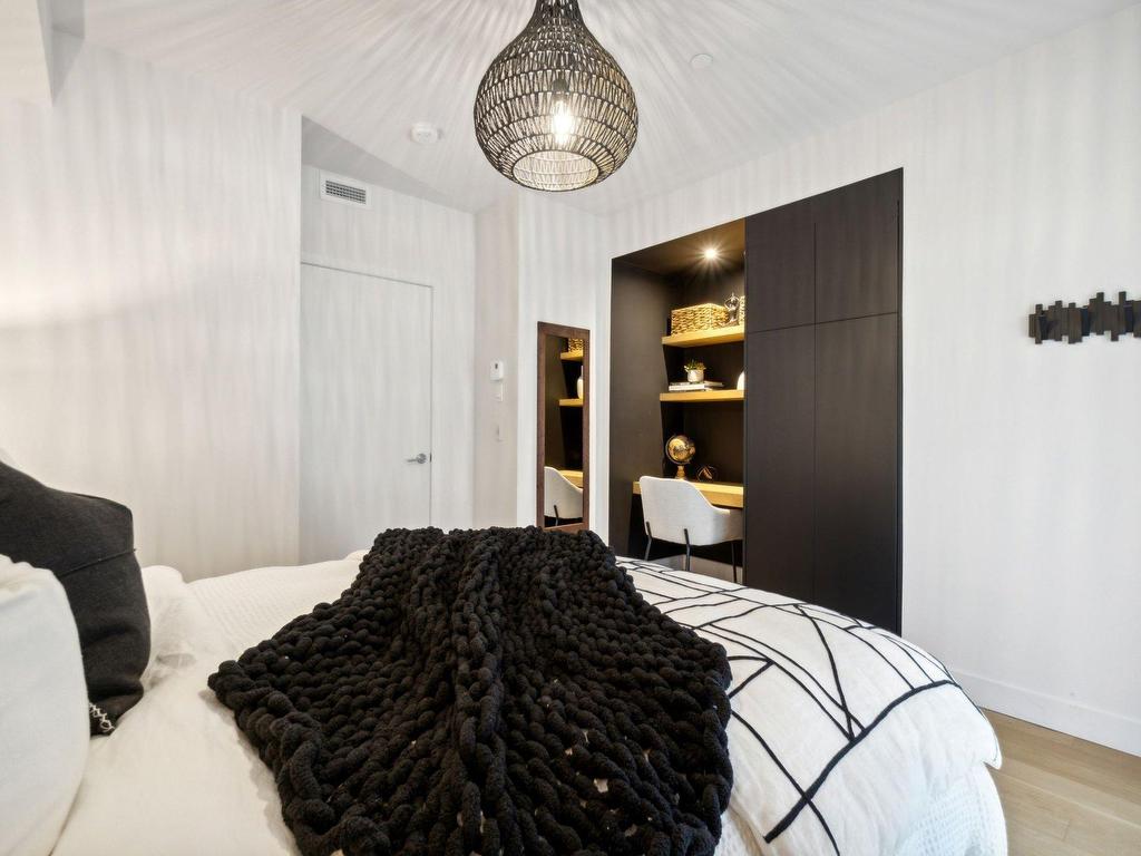 









121


Rue Cuttle

, 602,
Mont-Tremblant,




QC
J8E1B9

