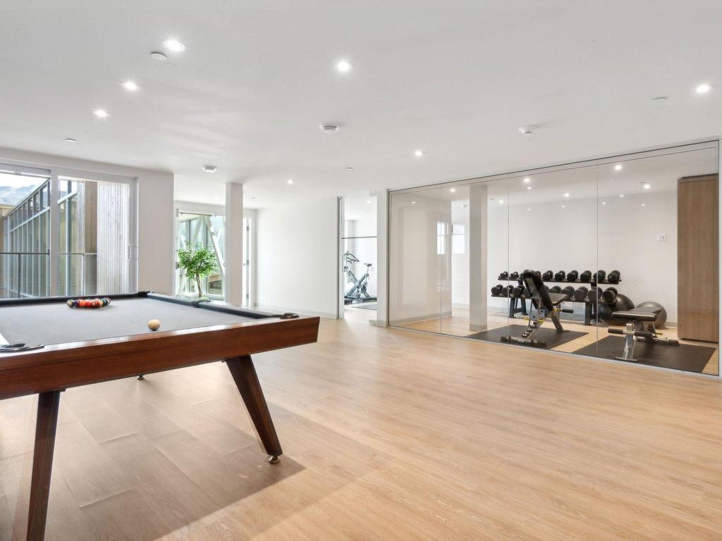 









121


Rue Cuttle

, 602,
Mont-Tremblant,




QC
J8E1B9

