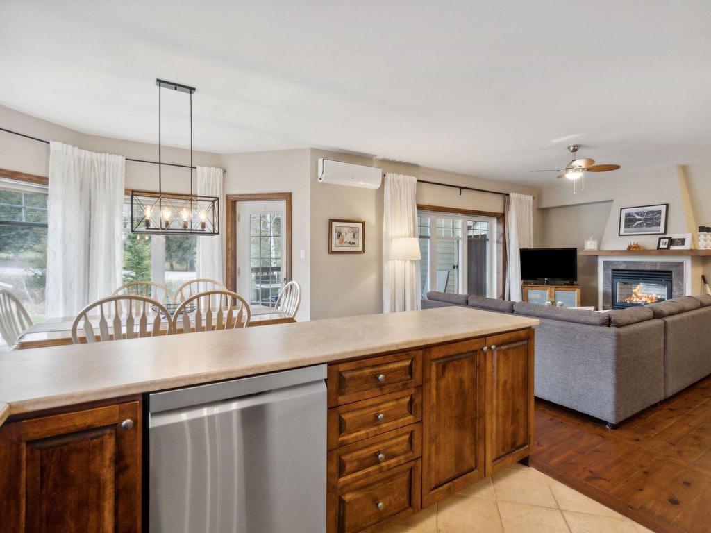 









103


Ch. de l'Érablière

, 3,
Mont-Tremblant,




QC
J8E1H5

