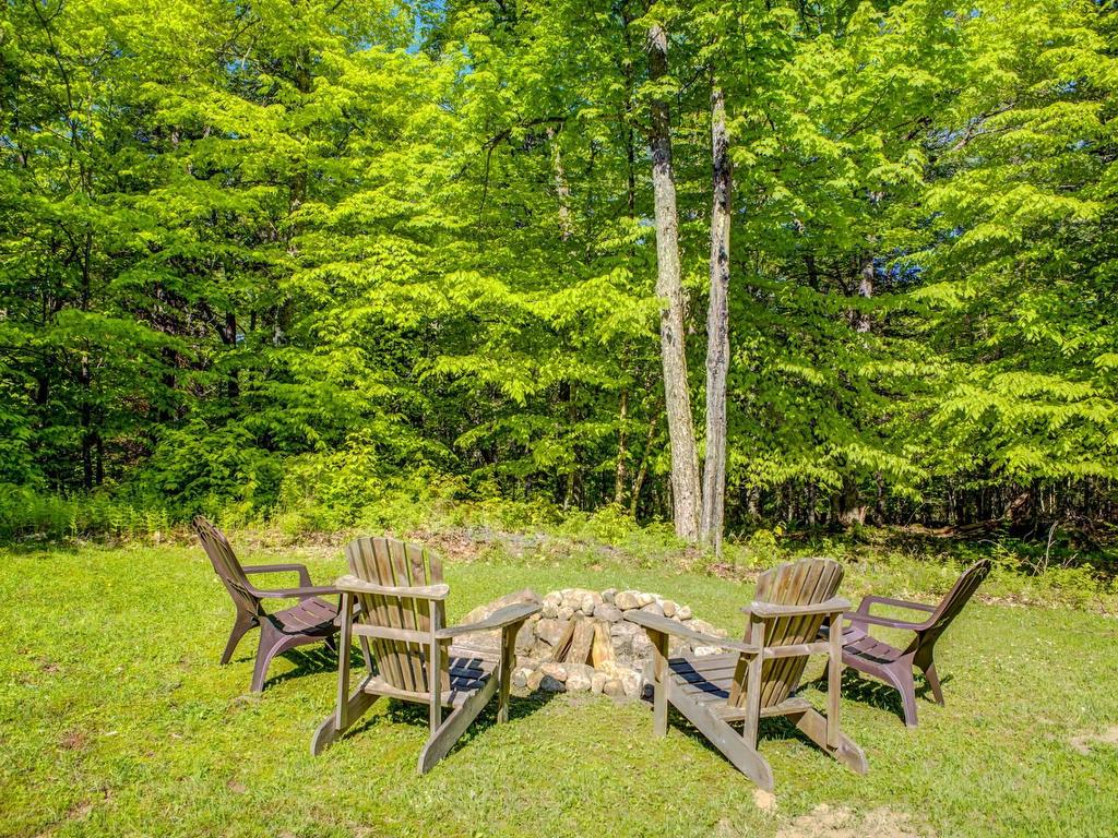 









115


Ch. des Futaies

,
Mont-Tremblant,




QC
J8E0E7

