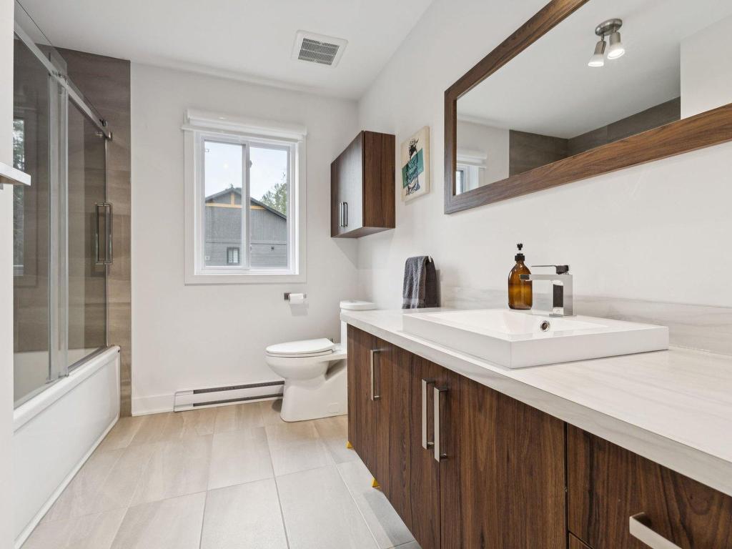 









526


Rue Charlie-Forbell

,
Mont-Tremblant,




QC
J8E0N6

