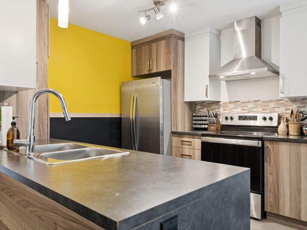 









526


Rue Charlie-Forbell

,
Mont-Tremblant,




QC
J8E0N6

