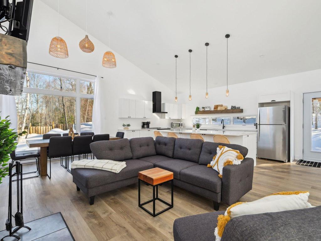 









25


Ch. des Cerisiers

,
Lac-Supérieur,




QC
J0T1J0

