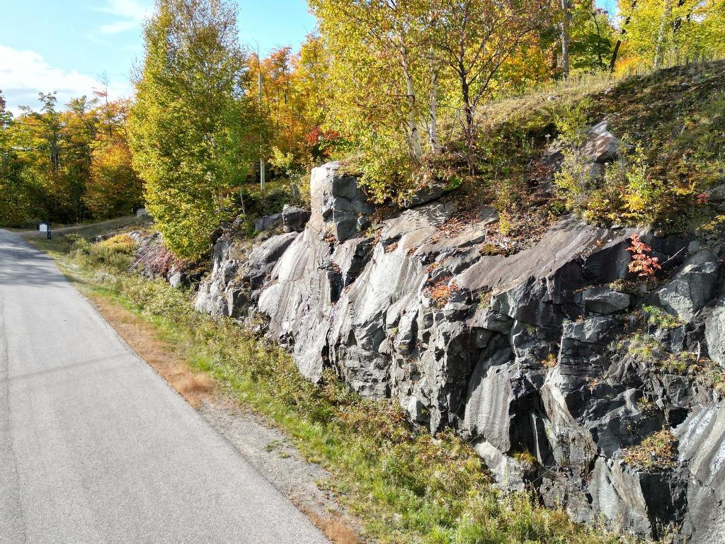 












Ch. des Entailles

,
Mont-Tremblant,







QC
J8E0C9

