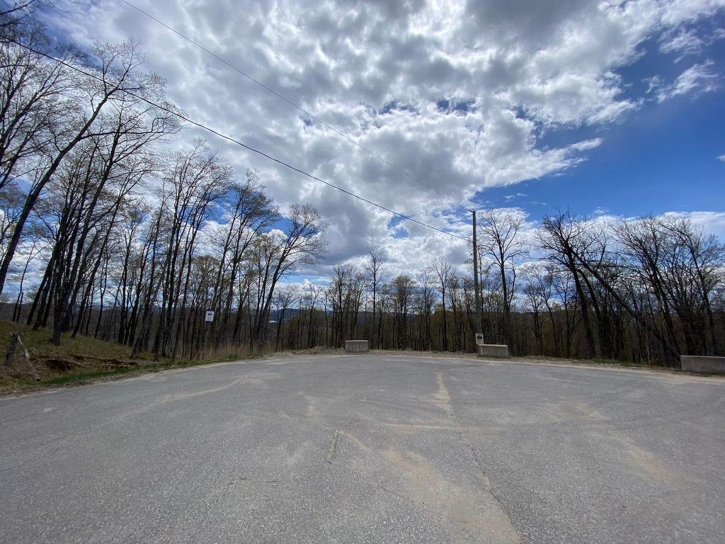 









9


Ch. des Entailles

,
Mont-Tremblant,







QC
J8E1V1

