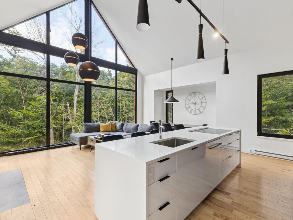 









304

 - 15


Imp. du Cardinal

,
Lac-Supérieur,




QC
J0T1P0

