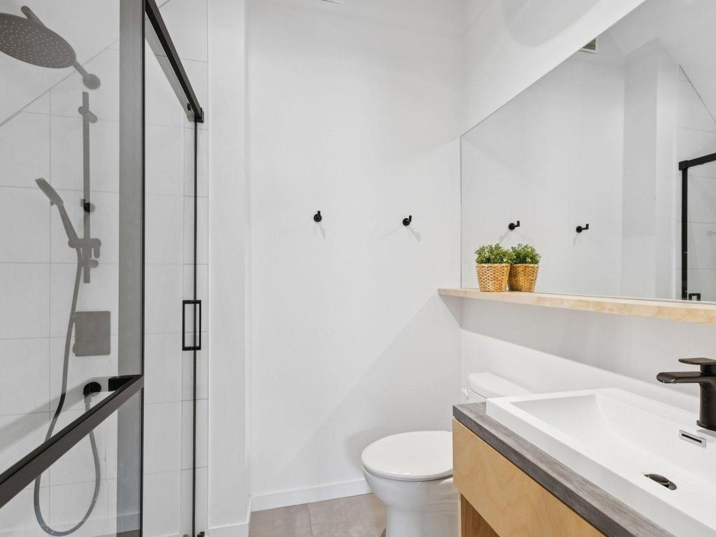 









304

 - 15


Imp. du Cardinal

,
Lac-Supérieur,




QC
J0T1P0

