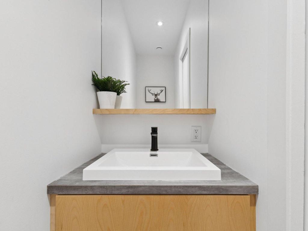 









304

 - 15


Imp. du Cardinal

,
Lac-Supérieur,




QC
J0T1P0

