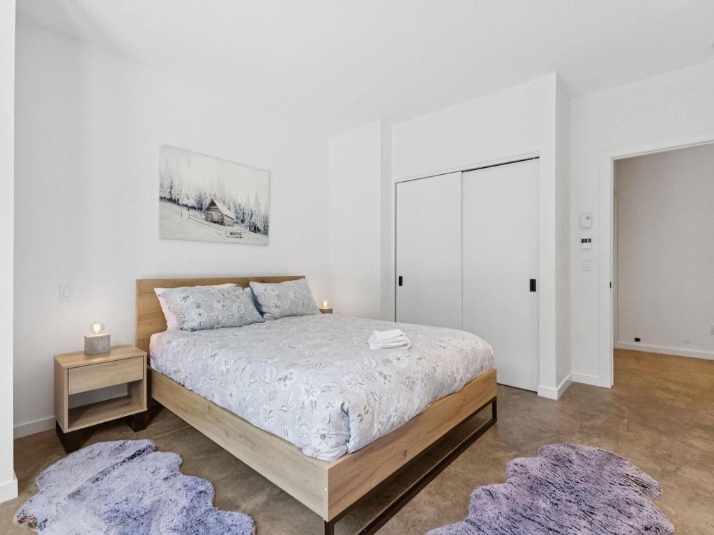 









304

 - 15


Imp. du Cardinal

,
Lac-Supérieur,




QC
J0T1P0

